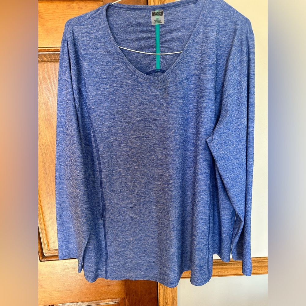 Women’s active long sleeved tee